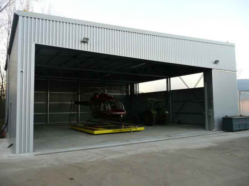 CZ0155 STAUNER - hangár